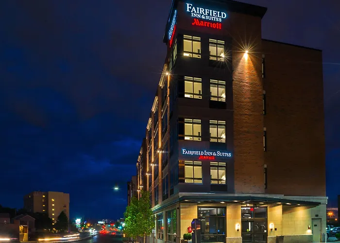 Hotel with Tennis: Fairfield Inn & Suites By Marriott Boston Cambridge